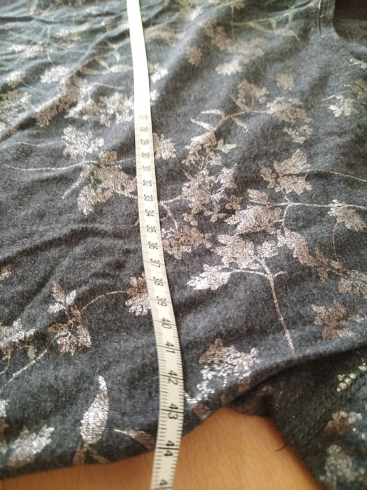 Tshirt szary w srebrne kwiaty L