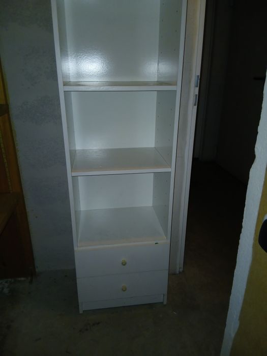 Armário prateleiras