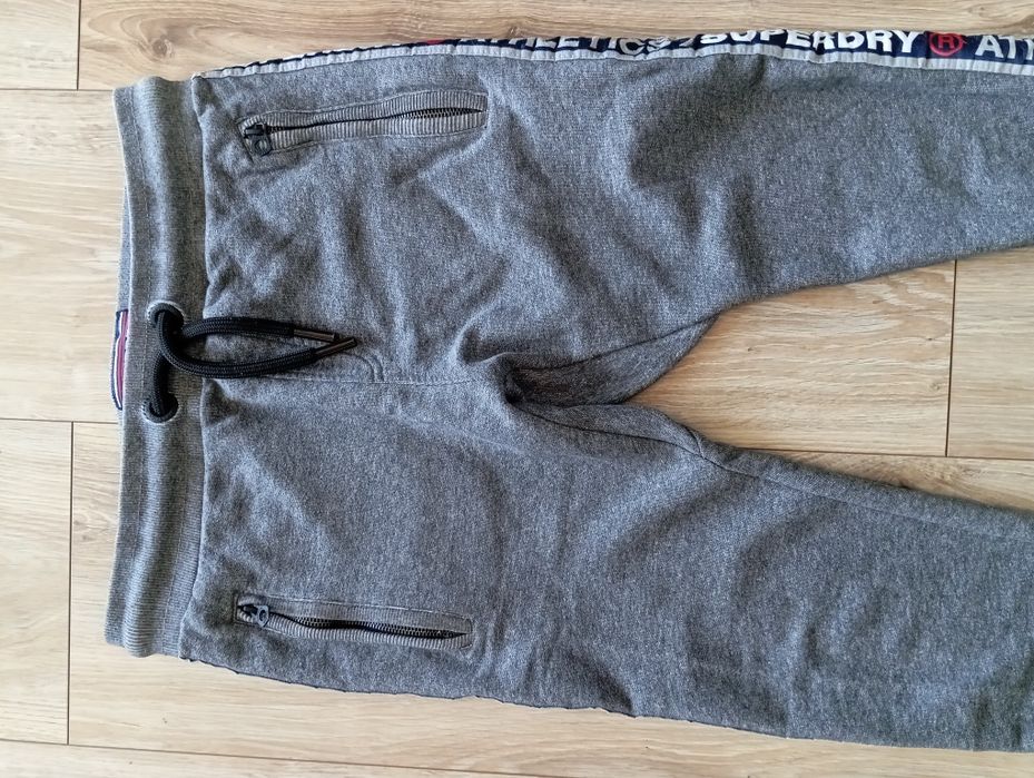 Superdry - spodnie dresowe