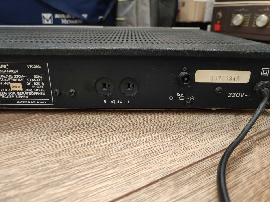 Hi-Fi стерео підсилювач звуку UNIVERSUM