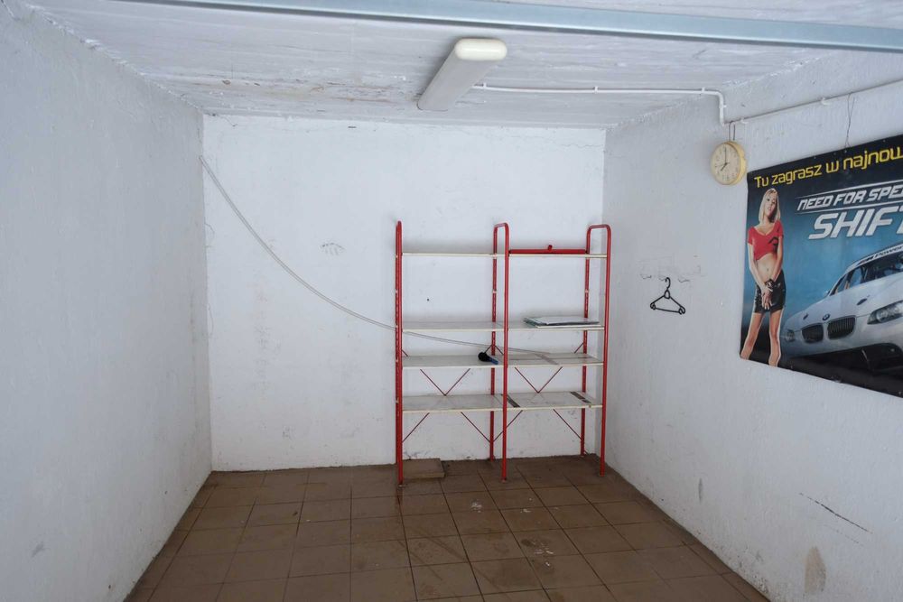 Garaż ul. Wschodnia 41 na zamykanym podwórku