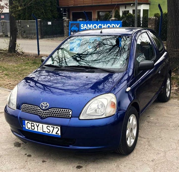 TOYOTA YARIS 1.0 BENZYNA Klimatyzacja Czujniki Cofania Centralny zamek Alufelgi Sprawna