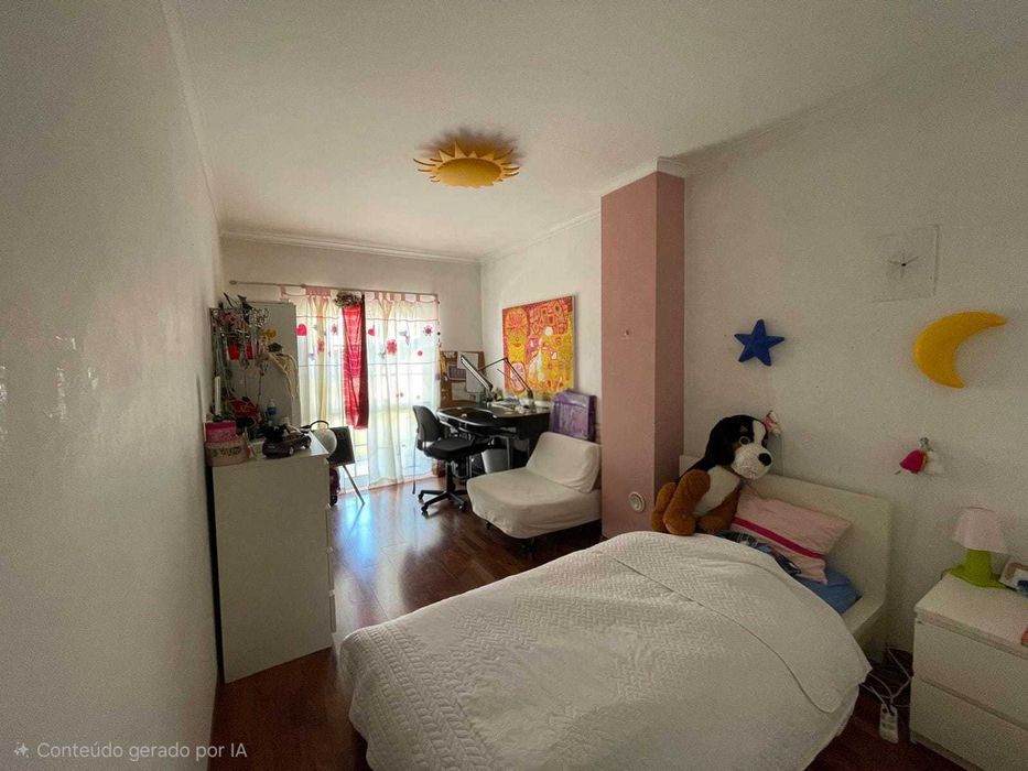 Moradia T3  em Vale de Milhaços, Corroios, com garagem