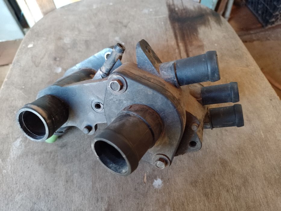 Корпус термостат гольф 4 1,6