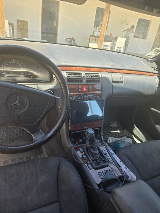 Mercedes Benz E 220 T CDI