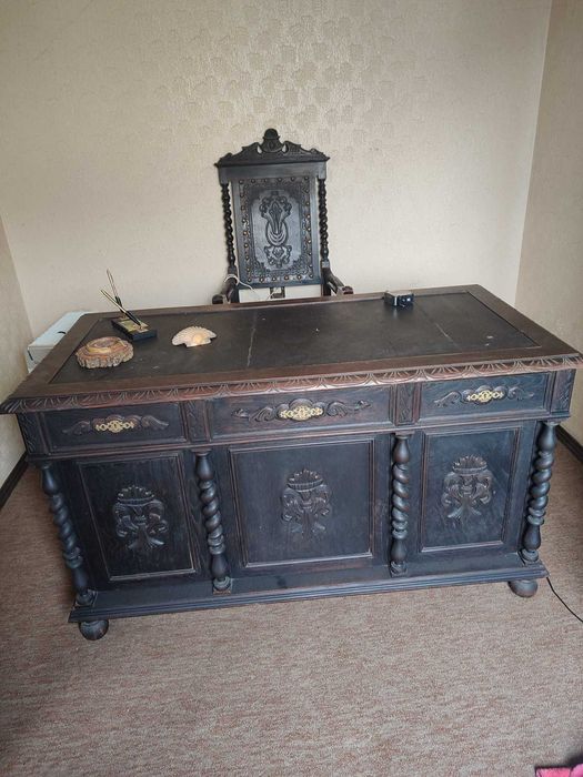 Conjunto de mobiliário antigo - estilo barroco