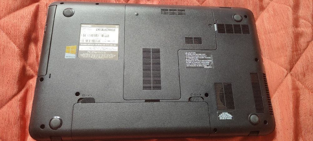 Laptop Toshiba PSCBQU-001005B AMD E1. 4GB 320GB
