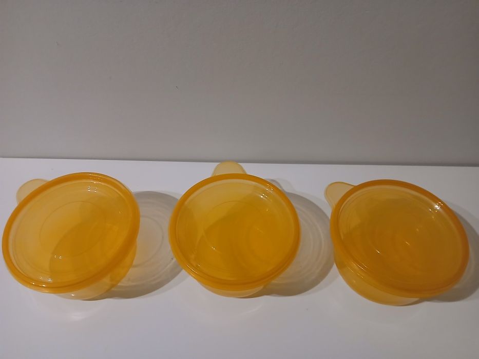 Três caixas plásticas para alimentos