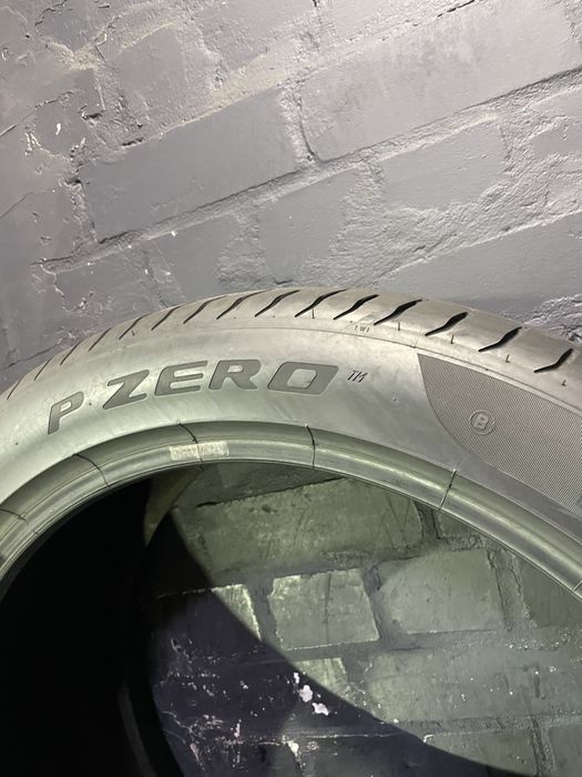 Різноширокі 285/40 + 325/35 R22 Pirelli Pzero