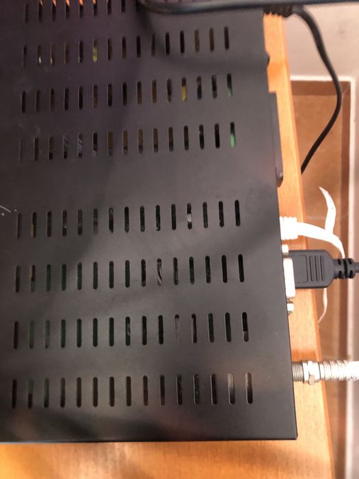 Box Amiko 8150 de satelite