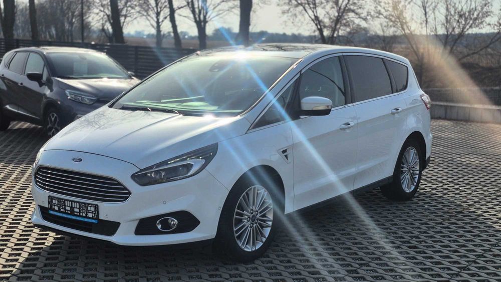 Ford S max  tytanium  bezwypadkowy super stan siedmioosobowy