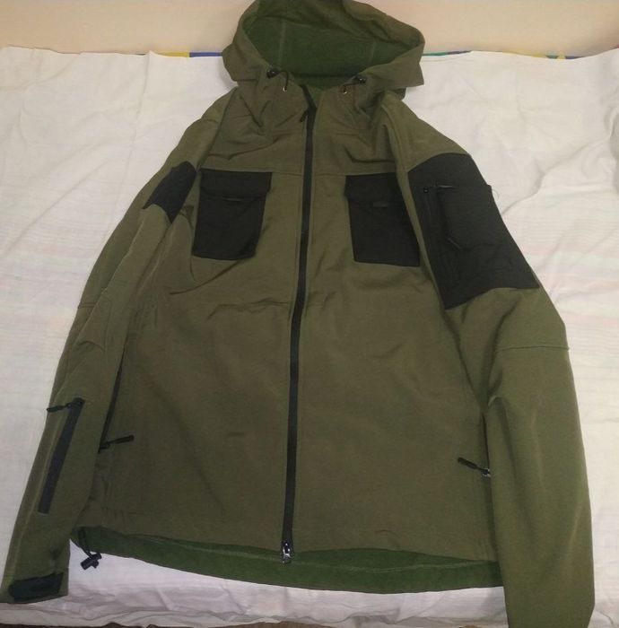 Нова чоловіча куртка