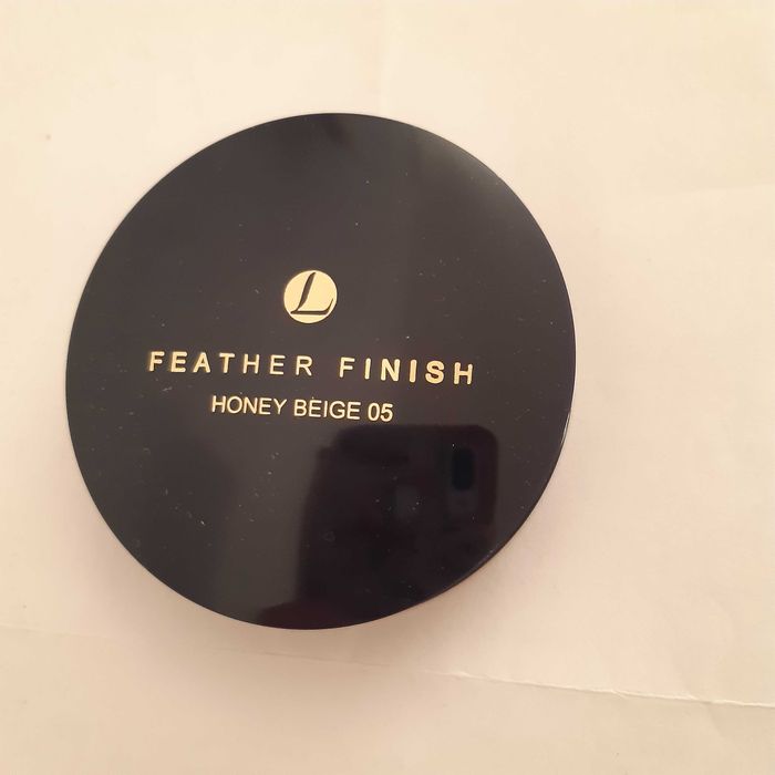 Mayfair Lentheric Feather Finish Compact puder prasowany nr 05 2szt