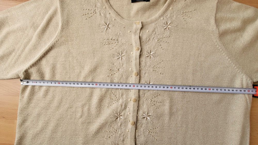 Sweter damski z błyszcząca nitką