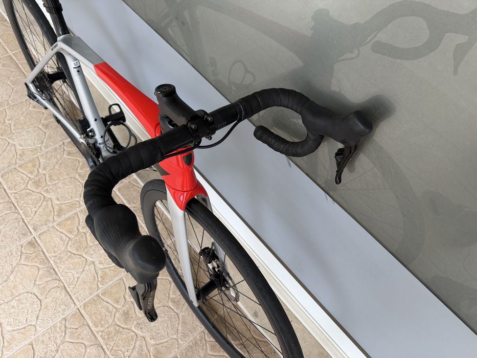 Bicicleta de estrada Trek - Di2 - Rodas carbono