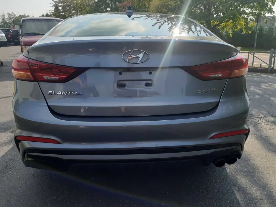Hyundai Elantra      2018