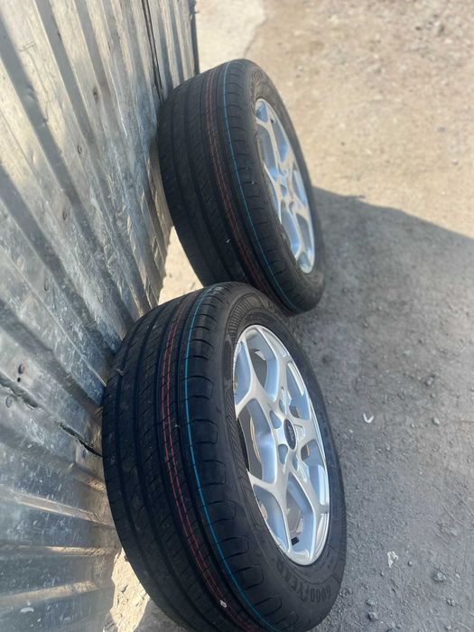 Комплект коліс з титанами 215/55R16 GOOD YEAR