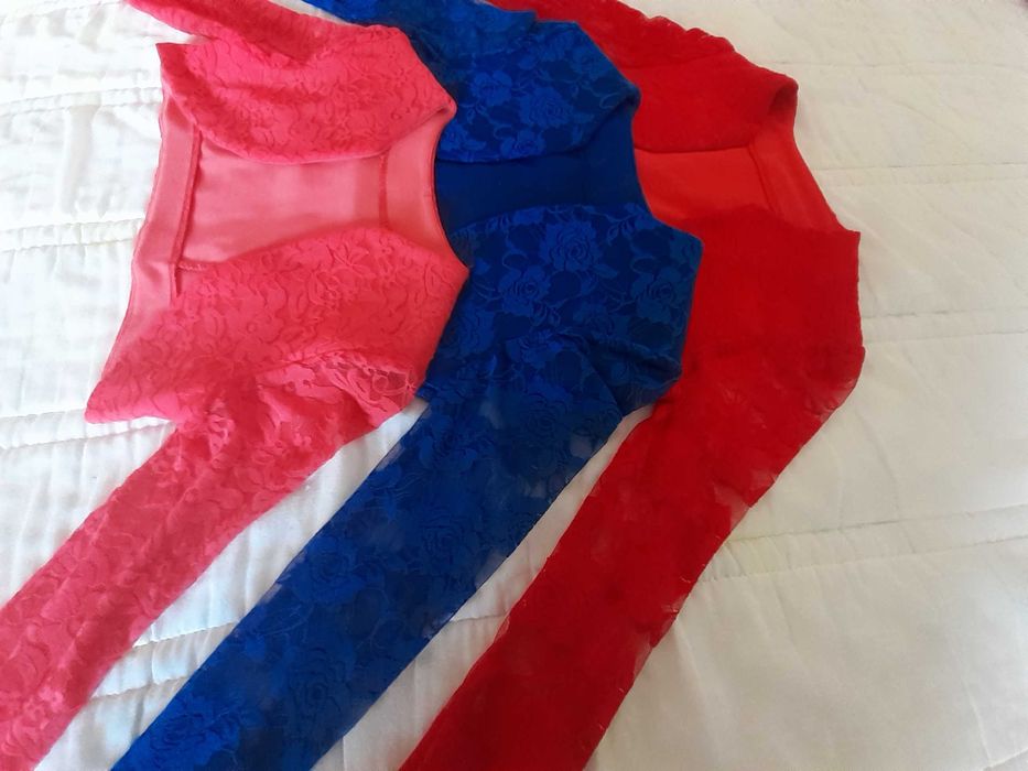 Bolero de renda (azul, vermelho e salmão)