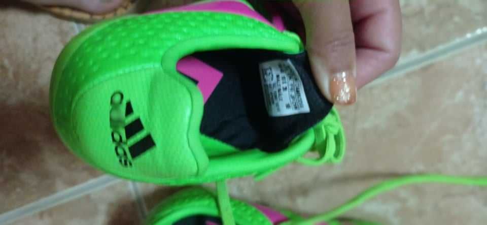 Chuteiras adidas de criança