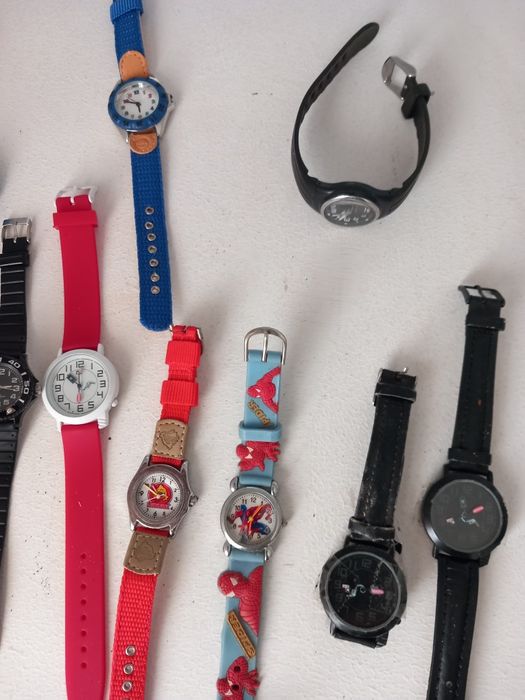 Relógios de várias cores