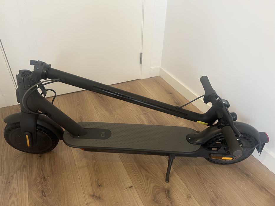 Trotinete Elétrica Xiaomi Mi Electric Scooter Essential