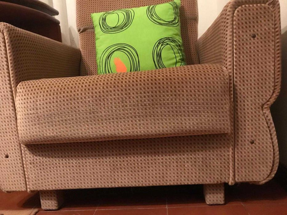 Conjunto 3 sofás - Inclui sofá‑cama 3 lugares - Bom estado