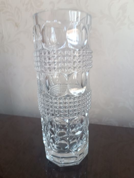 Продам вазу хрустальную