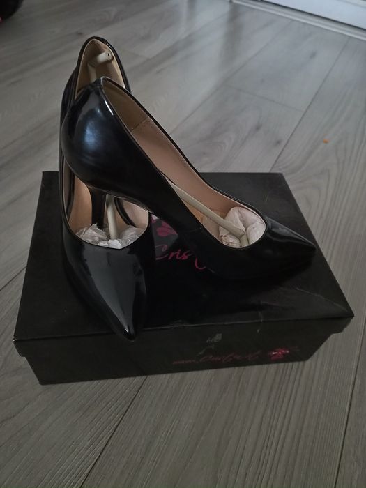 Стильні шкірянні туфельки