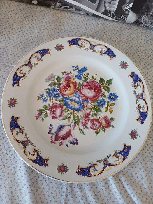 Limoges decorative plate.478672100263219202