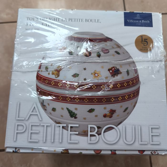 Villeroy & Boch La petite Boule Toy's Delight – 5-częściowy komplet naczyń z porcelany, który po złożeniu tworzy ozdobną kulę.