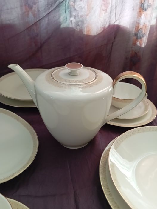 Столово- чайний сервіз на 6 персон . 39 предметів.