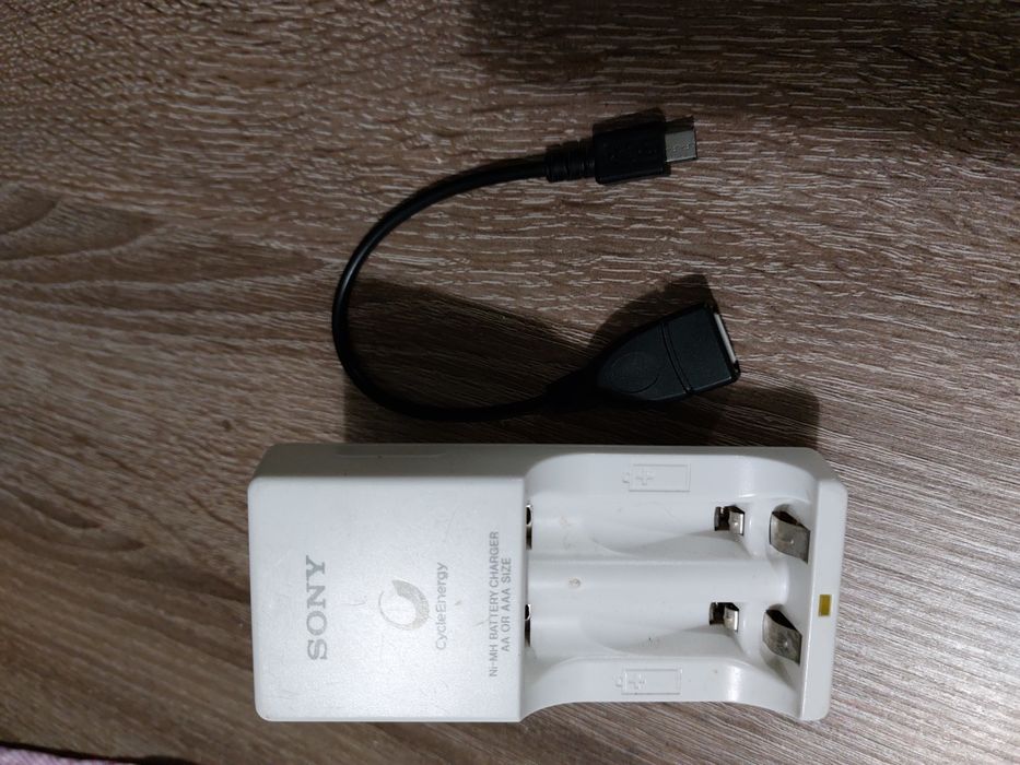 Зарядне для батарей , шнур для флешок