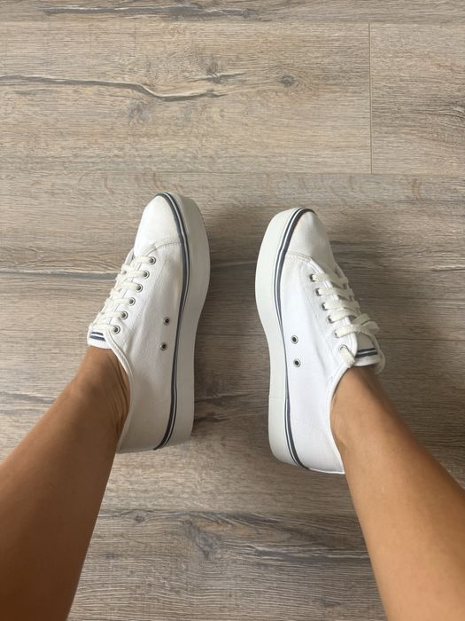 Мокасины, кеды белые