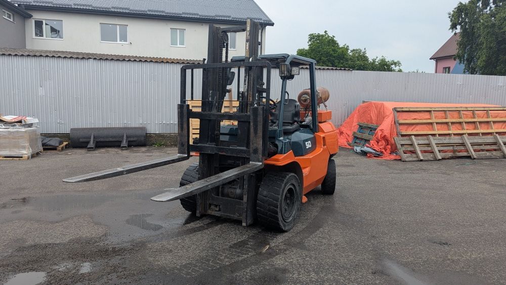 Продам вилковий навантажувач Toyota 02-7fg40