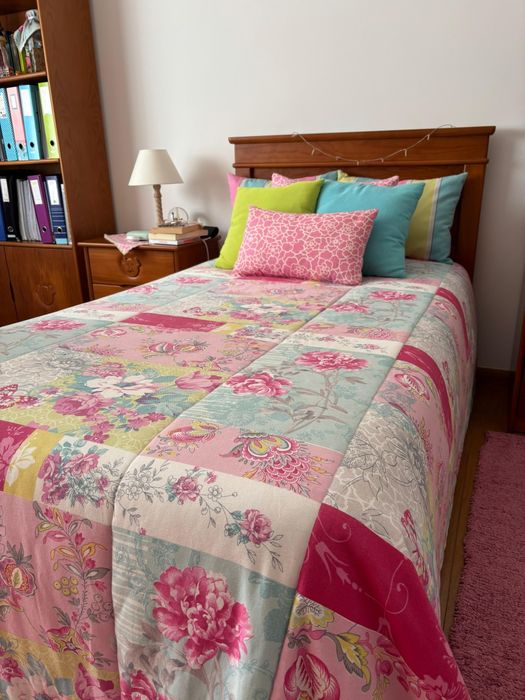 Cama de pinho tratada + colchão (de boa qualidade)