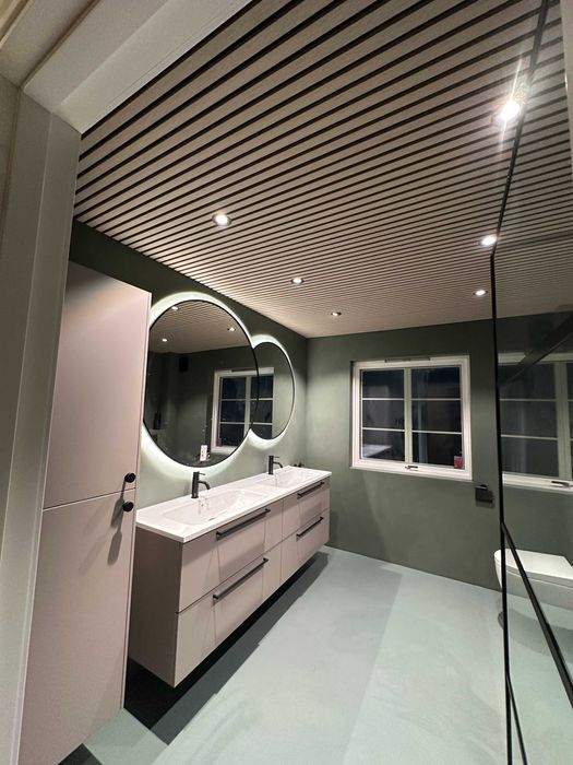 Mikrocement – nowoczesna łazienka, renowacja bez skuwania płytek