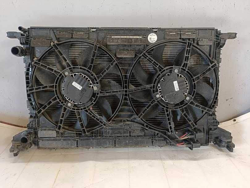 AUDI Q7 4M  Передня панель телевізор