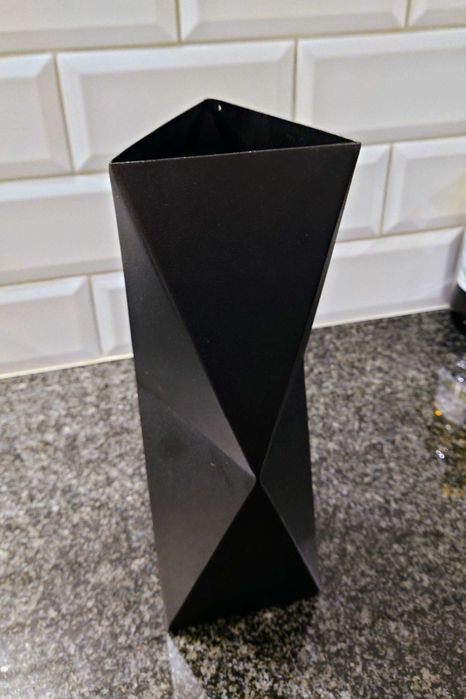 SILVERO wazon geometryczny (stal, czarny)