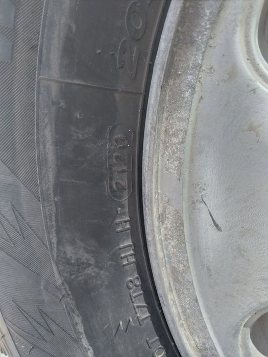 Продам комплект шин зимових 205/70R15 з дисками 4шт