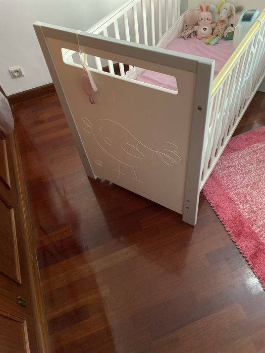 Berço para bebé com colchão e resguardo