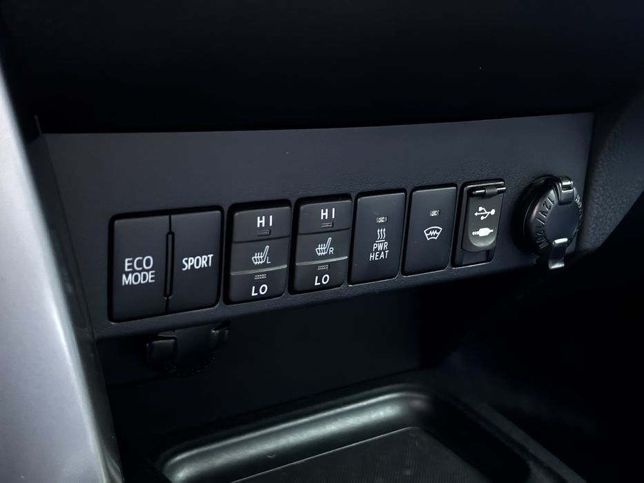 TOYOTA RAV4 повний привід офіційне авто