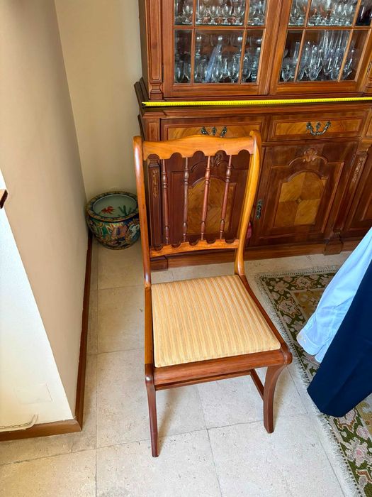 Mobilia casa de jantar mogno