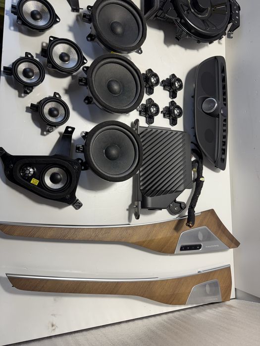 Volvo XC90 2 II Bowers & Wilkins zestaw audio