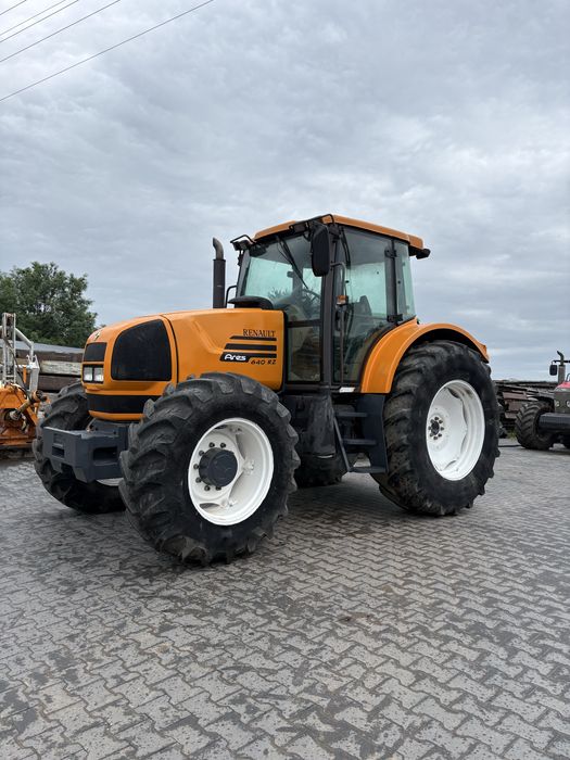 Renault ares 640