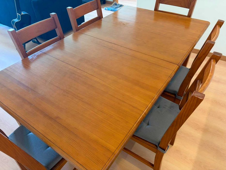 Mesa e 6 cadeiras, extensível para 8 lugares