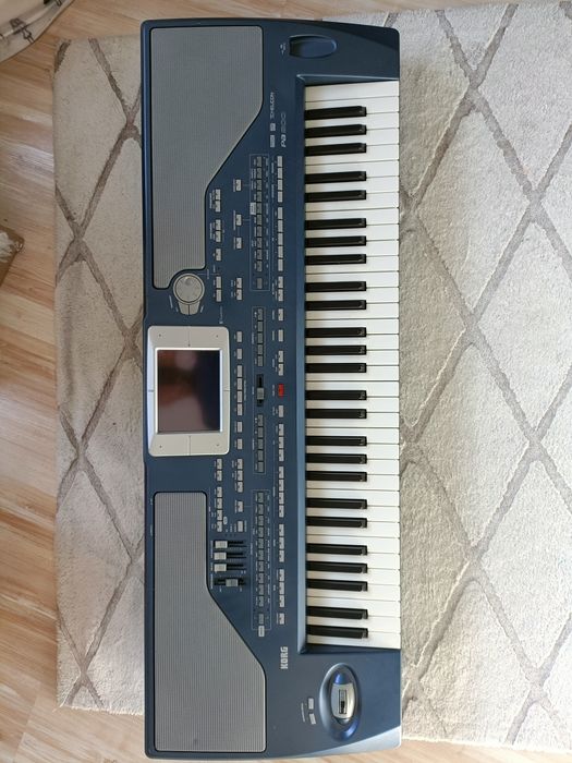 Korg PA800 keyboard