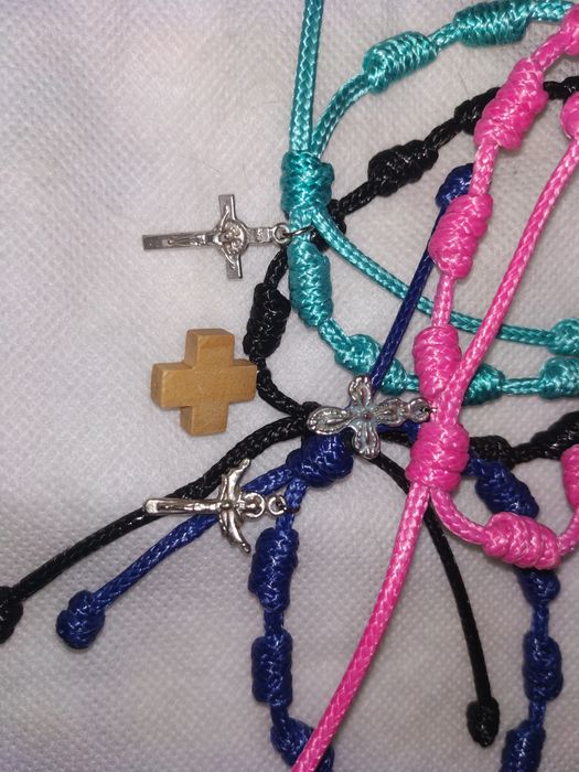 Różaniec dziesiątka na rękę ze sznurka beczka prezent komunia urodziny