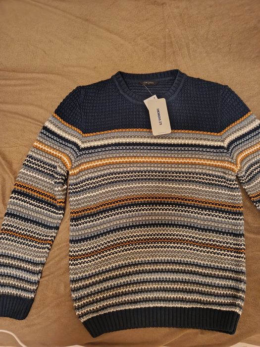 Светр новий . Розмір 46-48 . Дуже гарно виглядає .