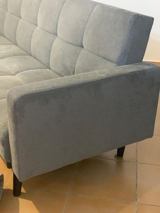 Sofá-cama em cor cinza