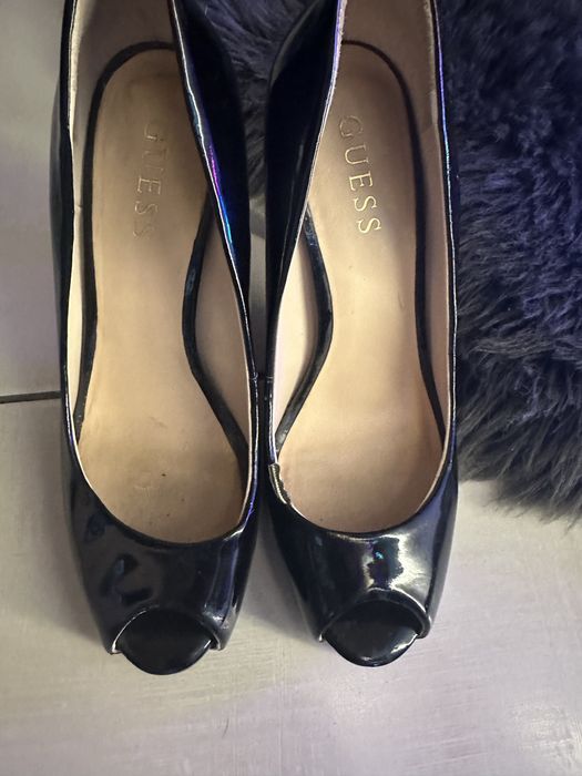 Buty na obcasie Guess